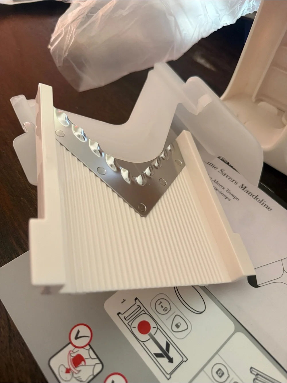 Tupperware White Adjustable Kitchen Mandoline Slicer*no hand held guide*
